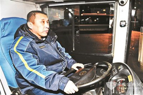 北京：年底开合乘高速公交 将安装主动安全预警系统 