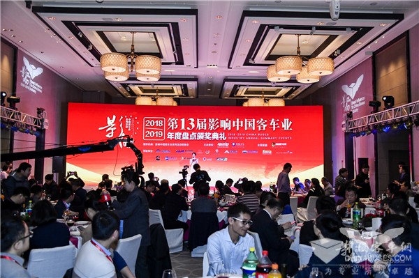 年终盘点 “2+2”奖项背后读金龙客车的影响力