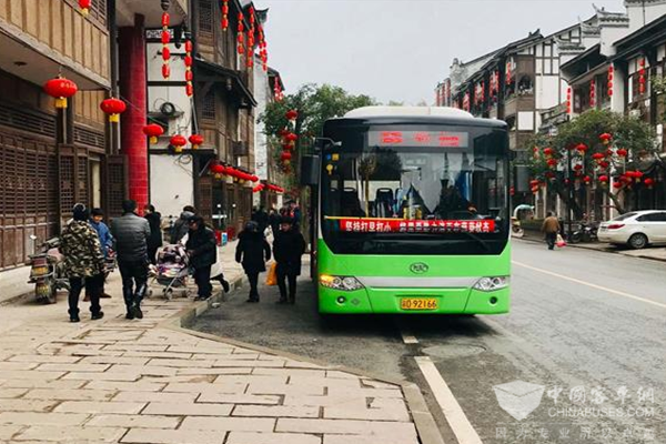 重庆铜梁：古城通公交 居民乐开怀