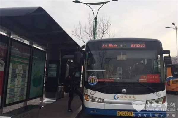 山东日照：公交集团公共汽车有限公司 助力学生安全及时返校