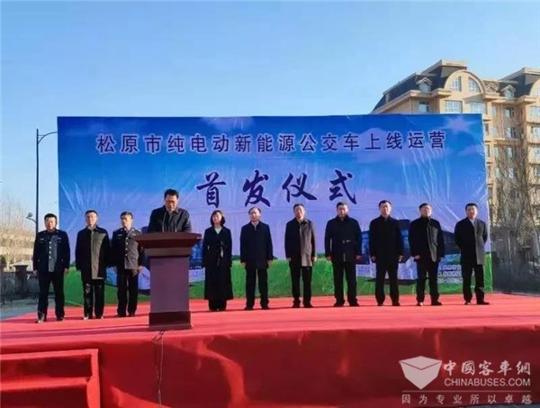 无惧严寒！88台中通纯电动公交车驶入吉林松原 