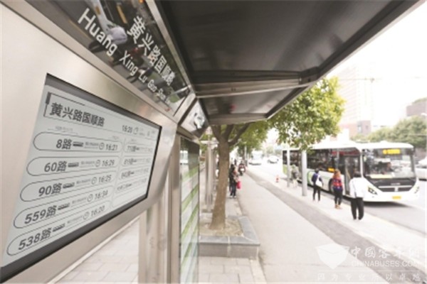 上海申城：年内实现公交站牌电子墨水屏全覆盖 能耗低更环保