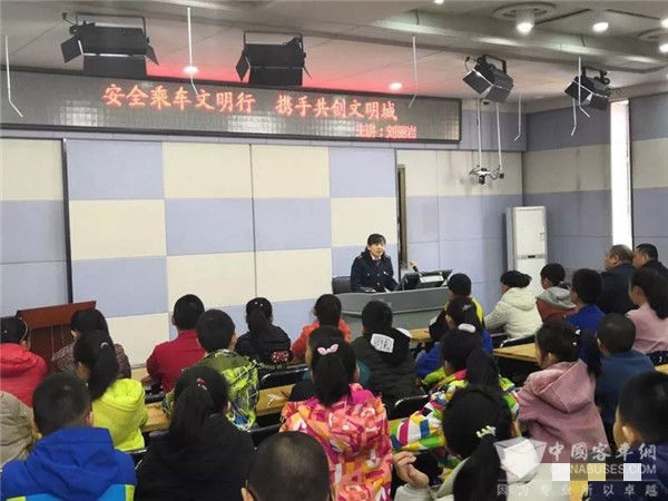 吉林：将男公交驾驶员退休年龄提至55岁!全国人大代表刘丽岩建议