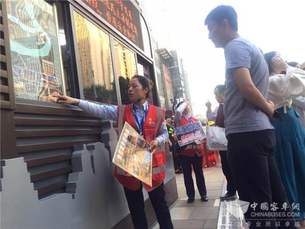 重庆：又是一年春草绿，重庆最美“风景”在公交！