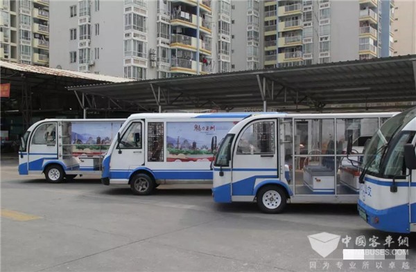 福建：泉州社区巴士“小白”换新装！