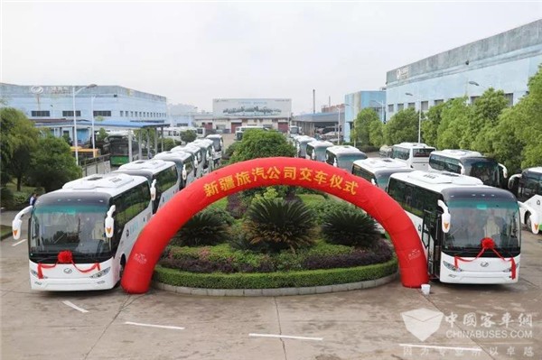 上饶客车与新疆旅汽在博能上饶客车厂举办交接仪式