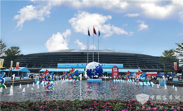 数字应用的领先成果 无人驾驶巴士“阿波龙”助阵数字中国建设峰会