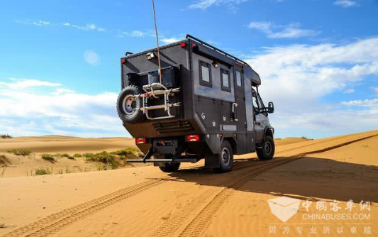 全时四驱3把差速锁，又一硬派“坦克房车”来了，C证就能开