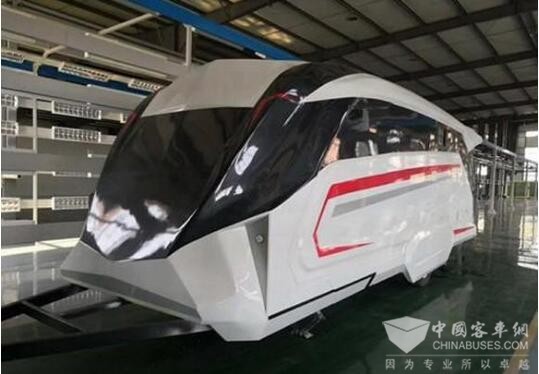 陆上游艇式拖挂房车！8米长不到3吨重，价格亲民满足5人出游