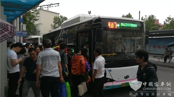 山东：端午小长假温馨巴士运送乘客百万人次