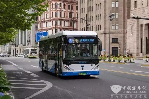 上海：全市首批！出厂即配置驾驶区隔离防护的纯电动公交车投入运营！