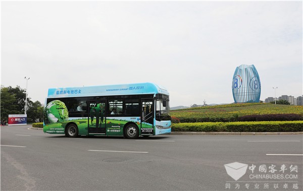 “氢”新出行 福建首辆上路运行氢燃料客车“金龙造”