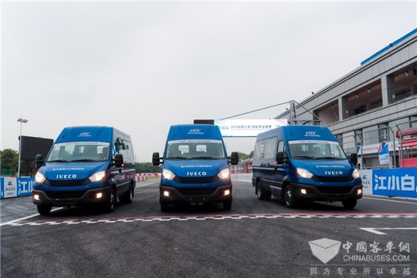 “全能”商用车典范 依维柯欧胜担纲CTCC官方指定VIP接待用车