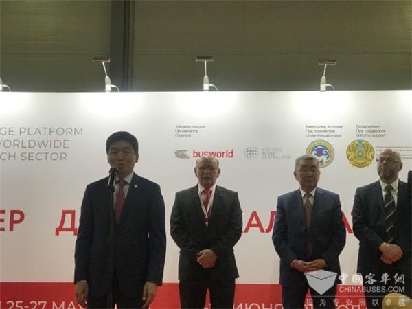 首届世界客车博览会中亚车展上客车大牌云集 也有中国客车的身影