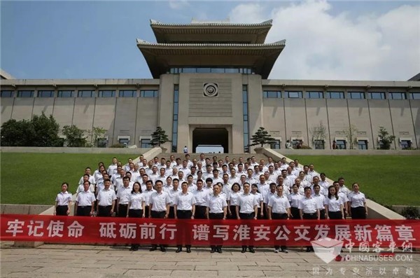 江苏：淮安公交组织开展瞻仰雨花台烈士陵园革命传统教育活动