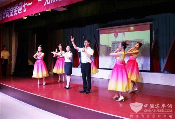 河北：石家庄公交举办迎七一“一先双优”表彰暨红色家书诵读会