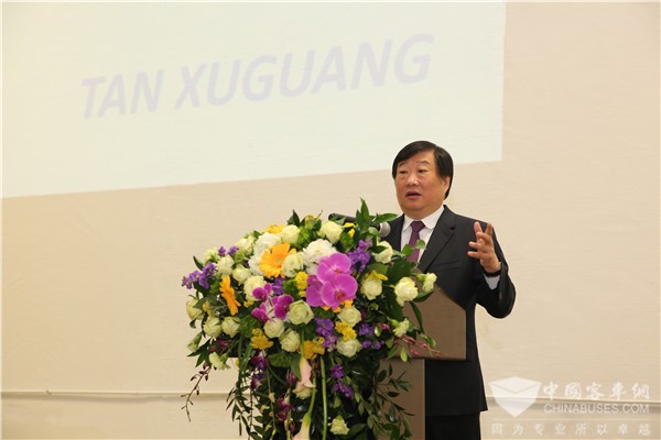 是什么让美国人为谭旭光鼓掌？