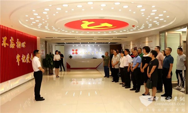 内蒙古：呼和浩特市公交总公司开展“不忘初心、牢记使命”主题党日活动