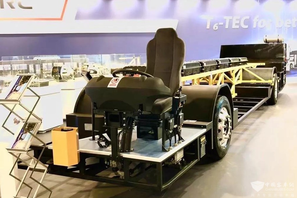 搭载中车电动自制动力电池包的混动机车正式下线