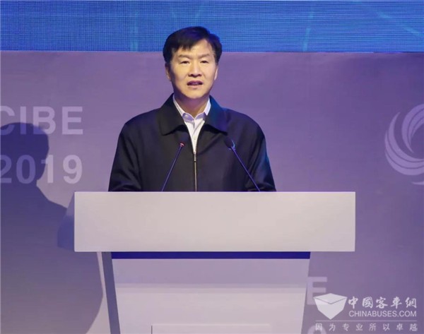 交通运输部刘小明：明确优先发展公共交通是解决治堵的治本之策