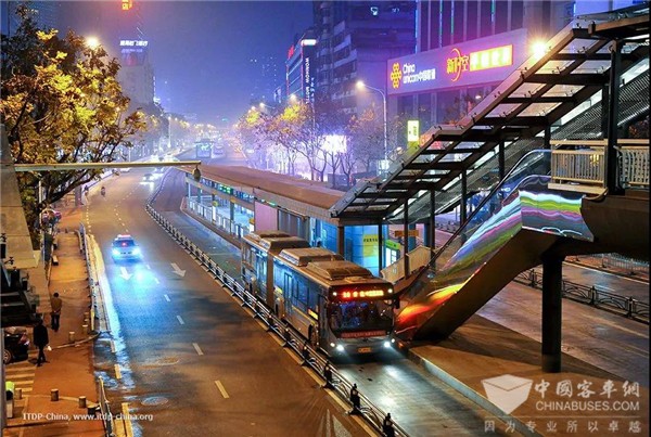 湖北：宜昌“鱼骨式”BRT公交线网 让城市的毛细血管活起来