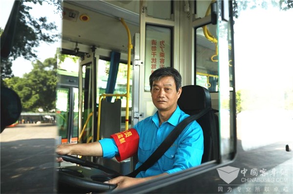 南宁公交娄广凭：坚守公交岗位37年如一日