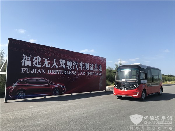 金旅XML6606JEV60C无人驾驶公交车(纯电动10-13座)