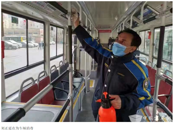 人相隔心相连，一家三口齐战“疫”