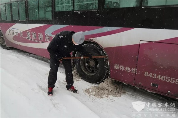 大连公交：风雪寒潮中 公交人再成最美逆行者