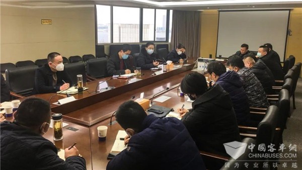 南京公交一手抓疫情防控 一手抓复工保供