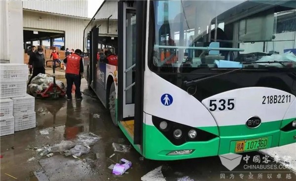 武汉公交：武汉市内重点商超开通专属“物流保供”车队