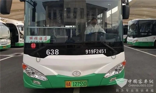 凌晨，武汉公交车上唱响《大中国》