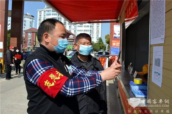合肥公交集团“力哥”志愿服务队传承雷锋精神助力疫情防控