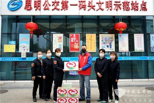 厦门市交通运输局领导到访第一码头公交示范站点慰问一线女驾驶员