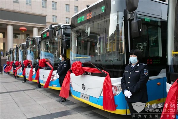 打造绿色品质交通!福田欧辉纯电动公交车批量交付河南商丘 打造绿色品质交通!福田欧辉纯电动公交车批量交付河南商丘