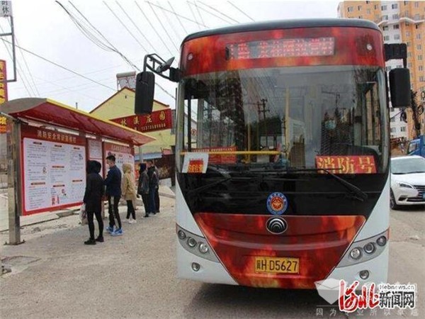 河北承德“消防号”主题公交车亮相街头