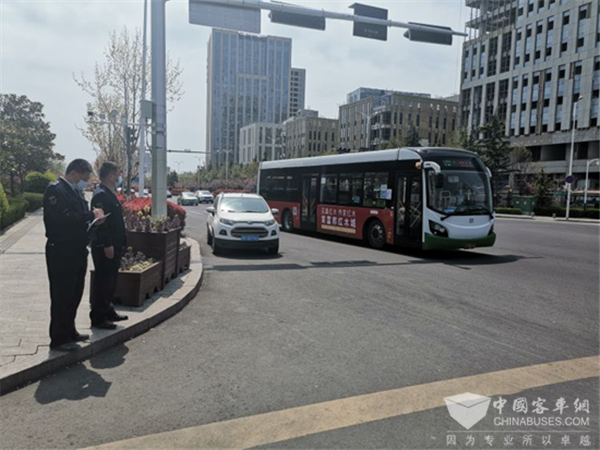 备战“五一”客流高峰！崂山巴士700辆公交“体检”