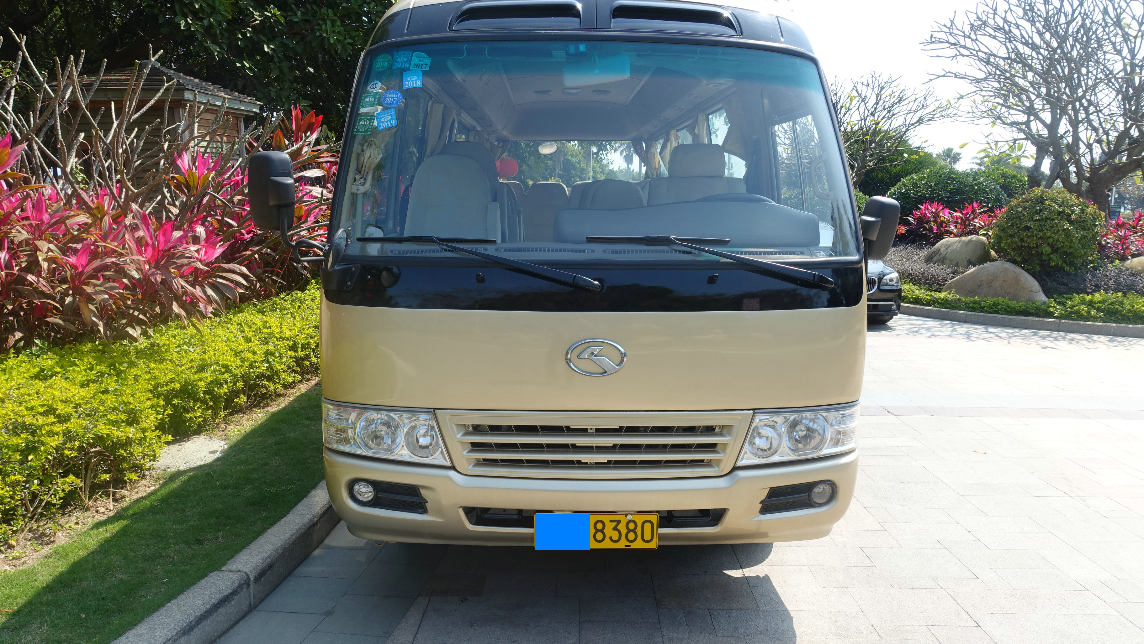 2015年6月，金龙考斯特19座（中型客车，B证可以开）非营运