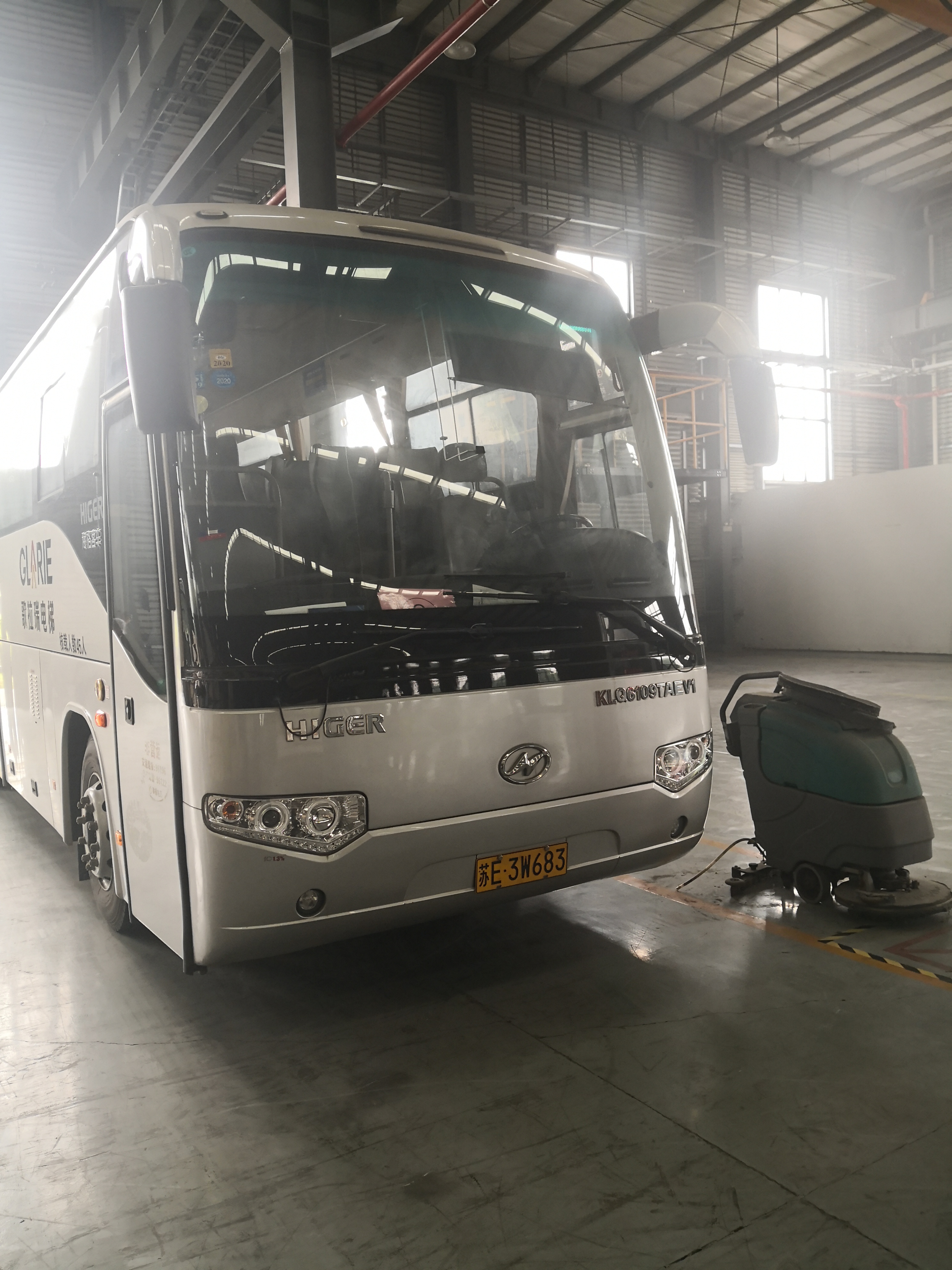 5年海格纯电动客车，45座，非营运，原作为公司厂车使用，车况良好