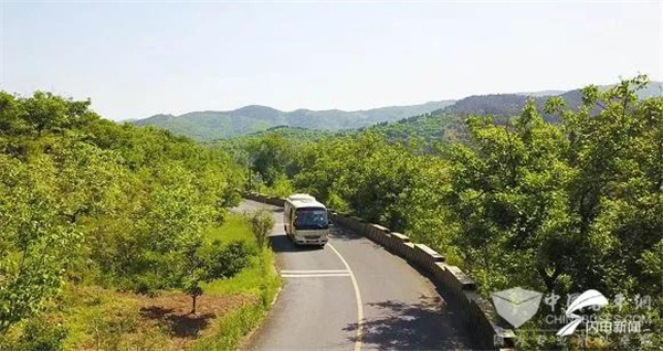 在济南，有这样一条公交线路，驾驶员成了“义务快递员”