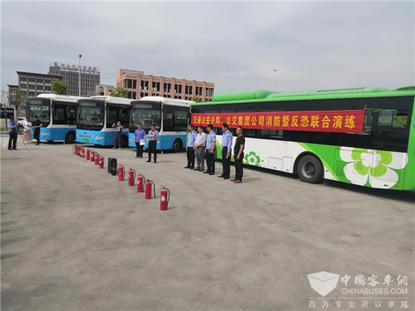 蚌埠公交集团与市公安交通分局开展 联合消防反恐应急演练