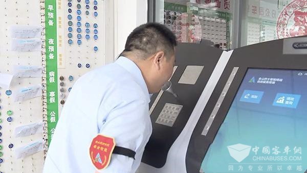 上海金山公交有7台“神器”，司机们通过测试才能拿到车钥匙