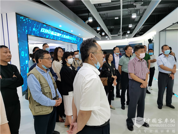 “公交运营模式创新”路在何方? 走进深圳巴士读懂“深圳经验”