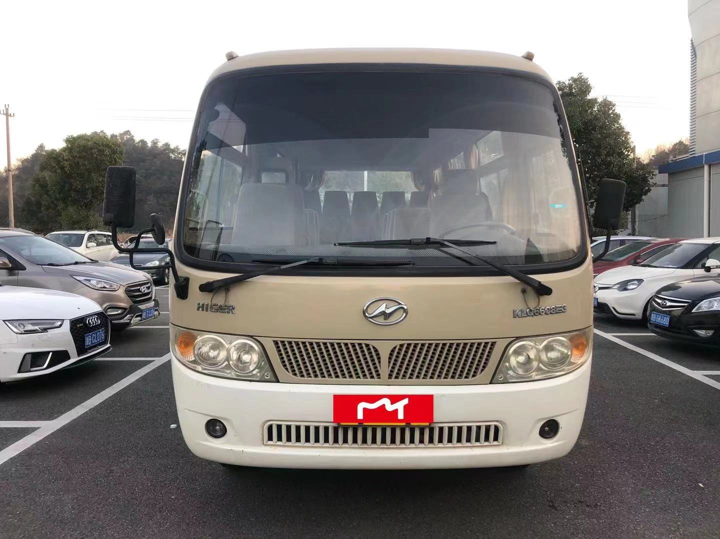 金龙中型19座客车