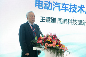 2021百人会云论坛|王秉刚：公交客车领域车辆的设计要与充换电方式相结合