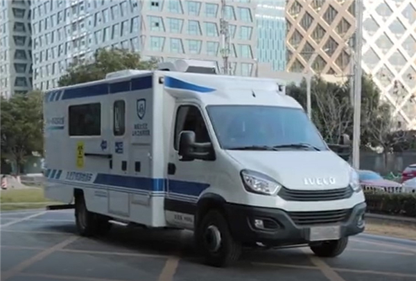 实力打造 利民神器!依维柯高通量多功能P2+核酸检测车 实力打造 利民神器!依维柯高通量多功能P2+核酸检测车