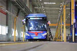 青岛首批氢能源公交车正式上线运行