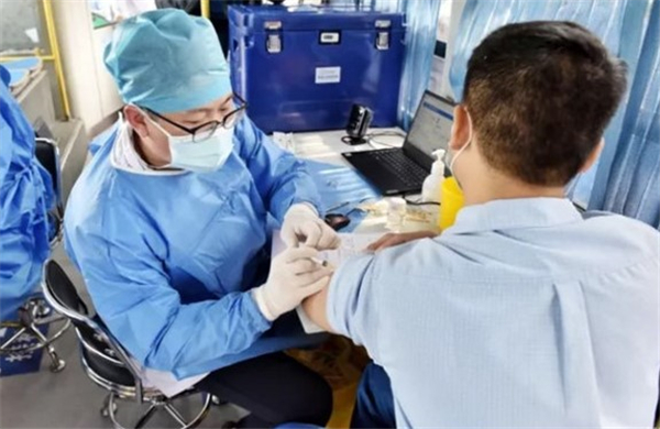 金龙首台移动疫苗接种车投用 金龙首台移动疫苗接种车投用