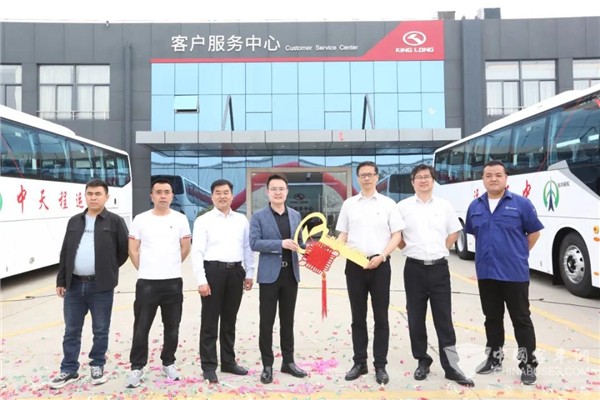 30台金龙客车交付天津 与中天程运携手再开新局！
