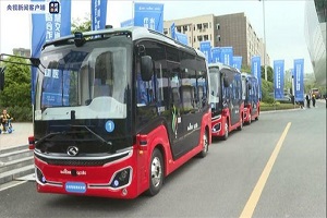 金龙自动驾驶巴士来了！西部首条L4级自动驾驶公交线路在渝启动